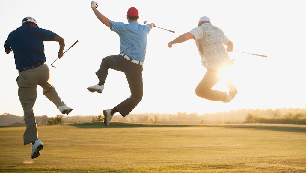 SotaPar - Tres jugadores de golf saltando de alegría