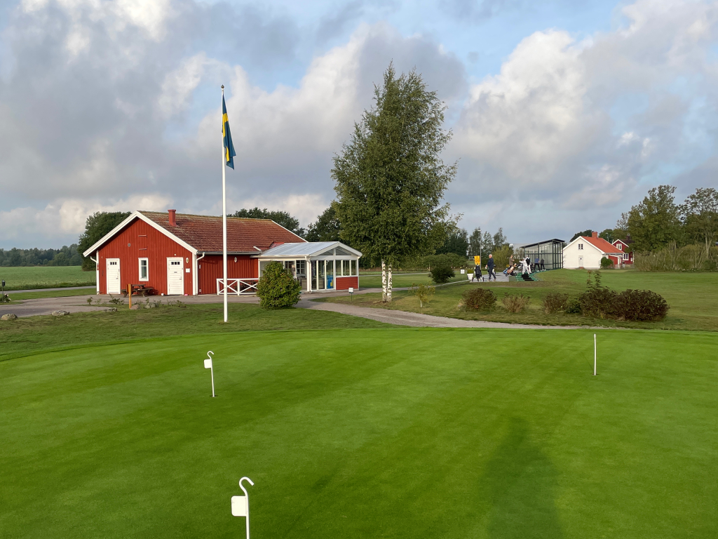 SotaPar - Vista desde el putting green previo a un torneo - ¿Qué 8 errores arruinan mi golf en un torneo?