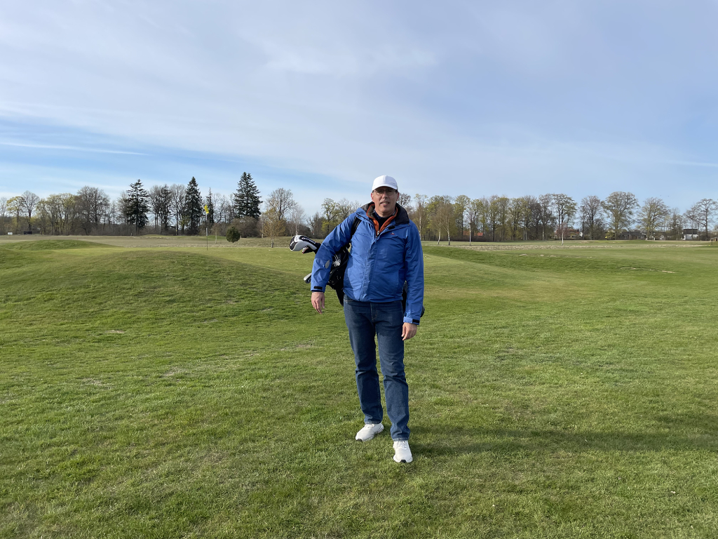 SotaPar - Un golfista con cansancio después de 36 hoyos